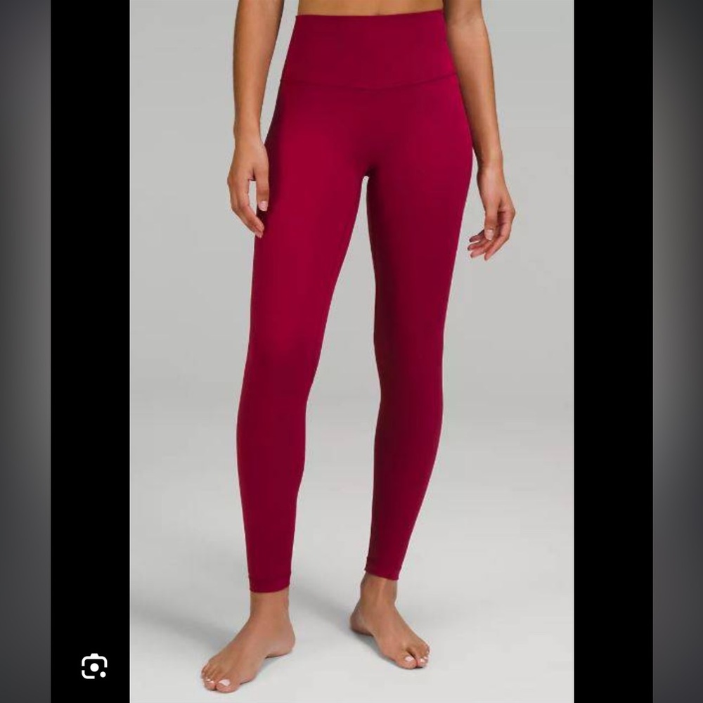 Lululemon HighRise 28” Aligns in the color Pomegranate (Discontinued color) Sz 8